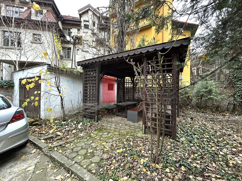 Barbu Delavrancea, Kiseleff, apartament in vila cu curte si parcare.